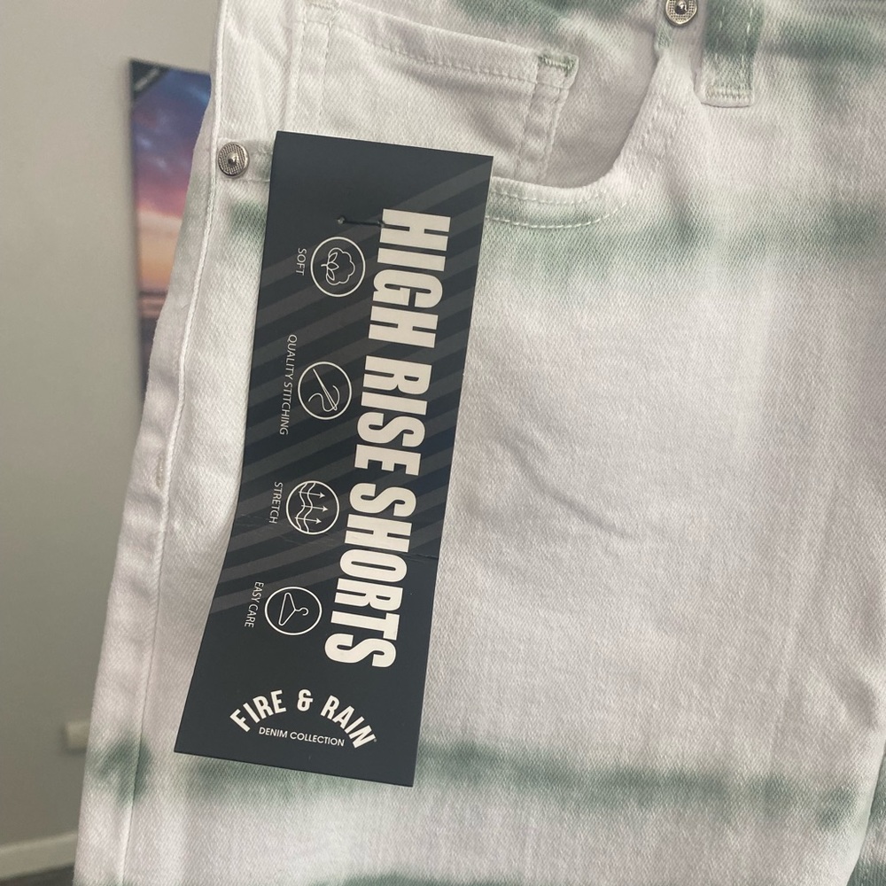 🔥🔥 Fire & Rain HighRise Shorts - Picture 6 of 12